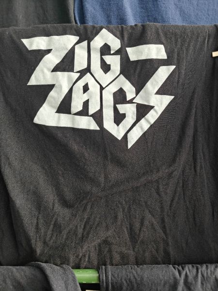 ZIG ZAGS - Logo T-SHIRT